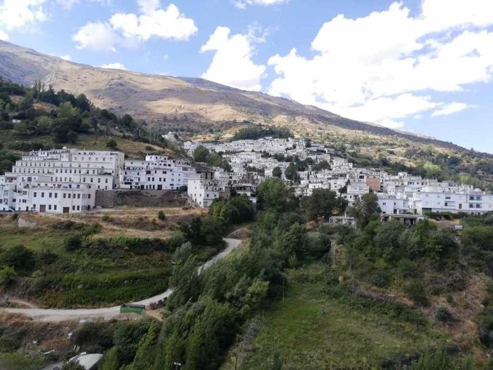 Apartamentos Siete Lagunas Trevélez Esterno foto